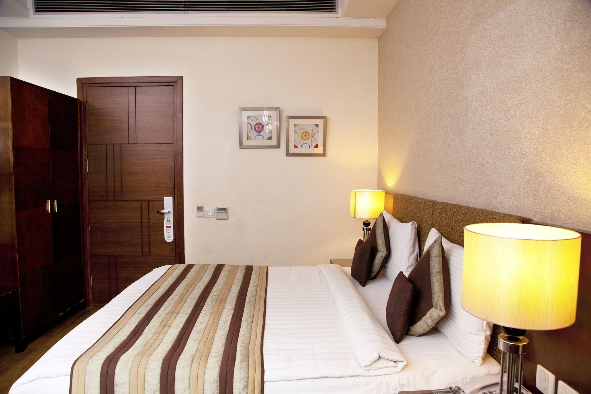 Alpina Hotels & Suites New Delhi Exteriör bild