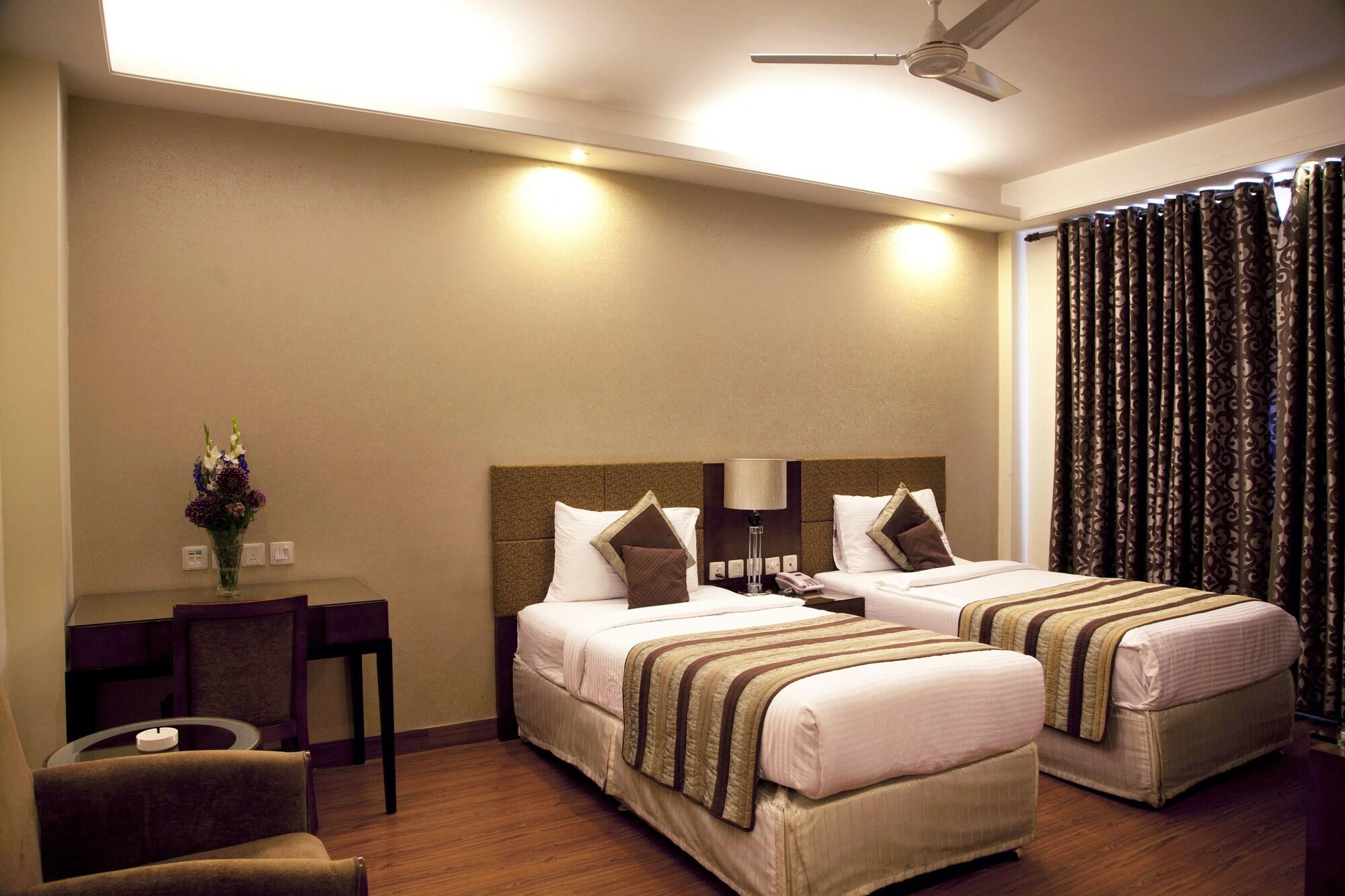 Alpina Hotels & Suites New Delhi Exteriör bild