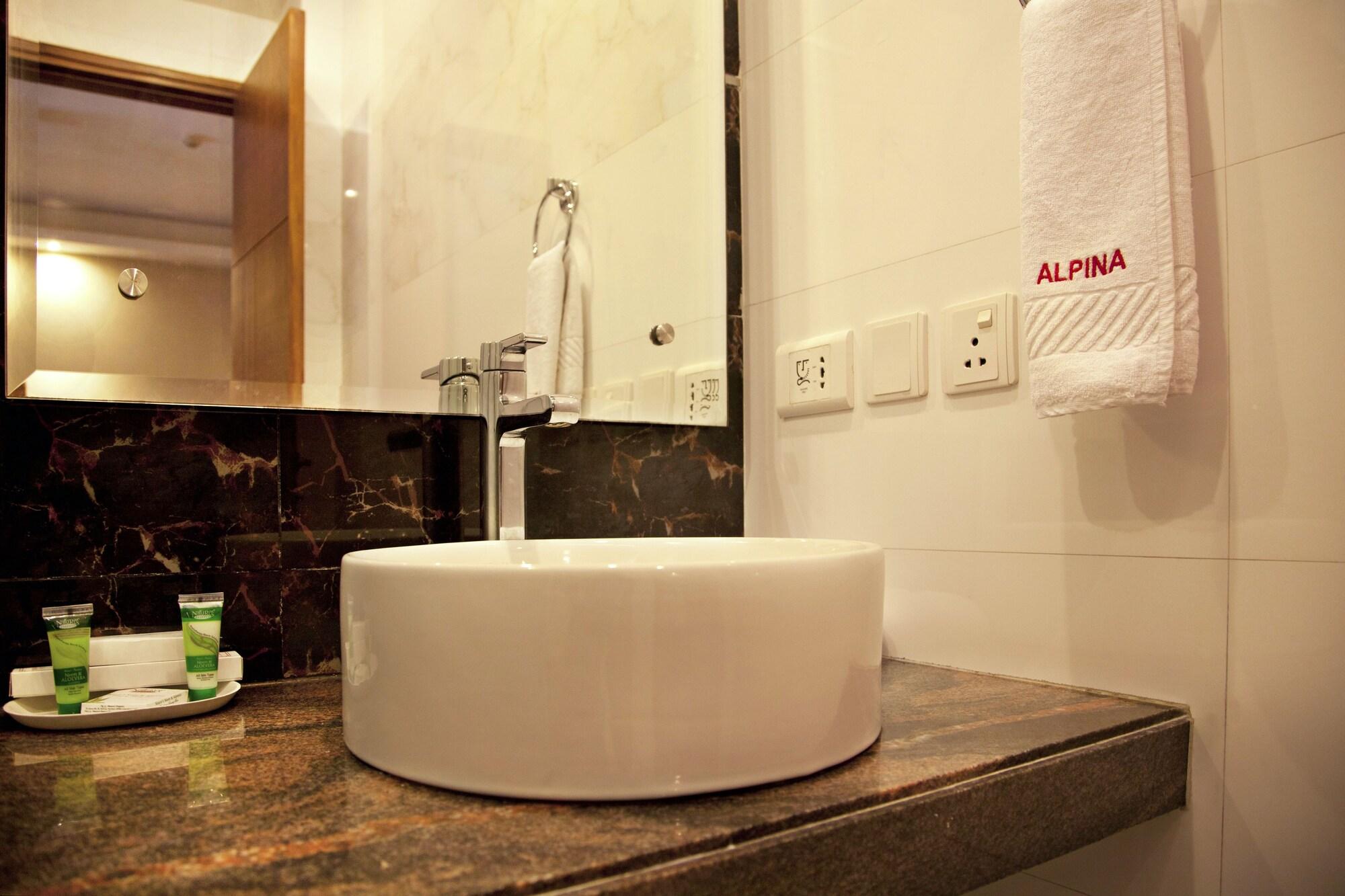 Alpina Hotels & Suites New Delhi Exteriör bild