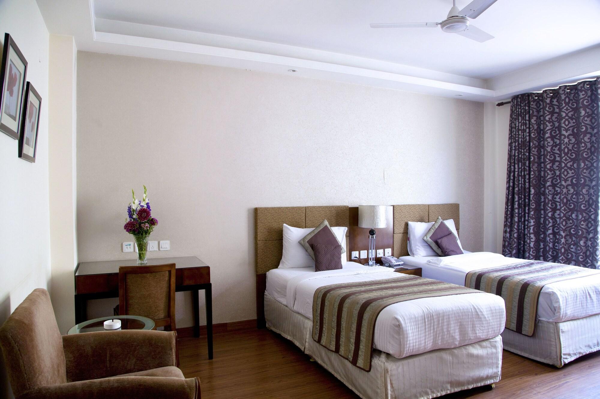 Alpina Hotels & Suites New Delhi Exteriör bild