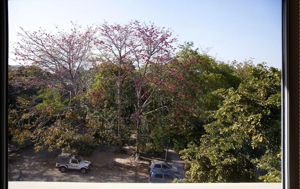 Alpina Hotels & Suites New Delhi Exteriör bild
