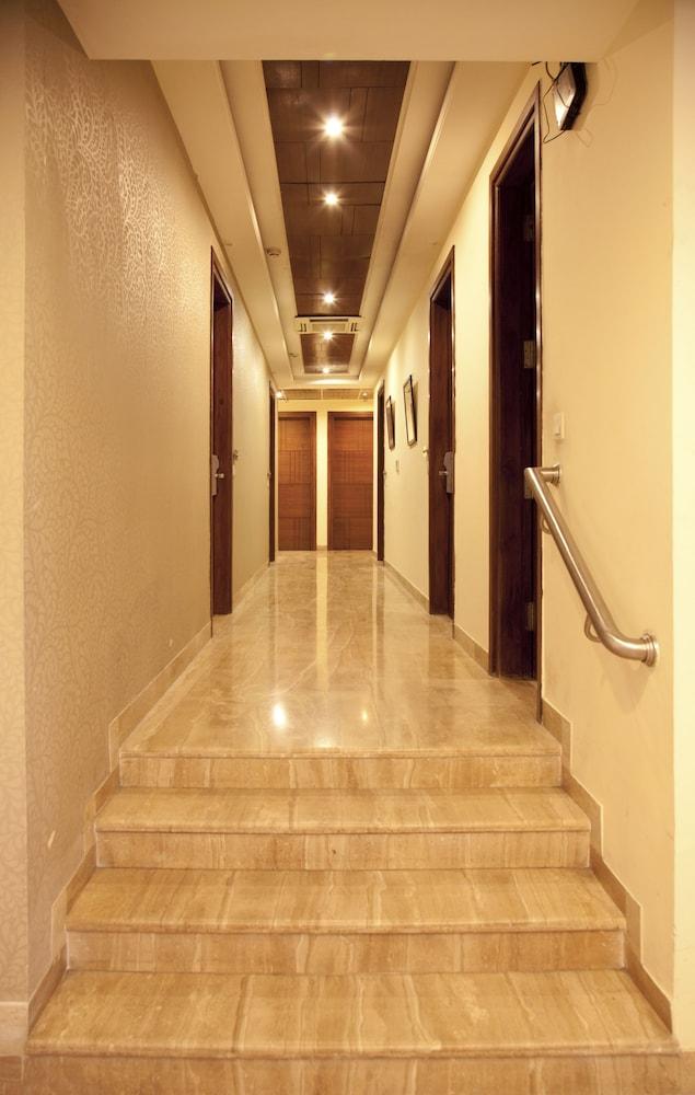 Alpina Hotels & Suites New Delhi Exteriör bild