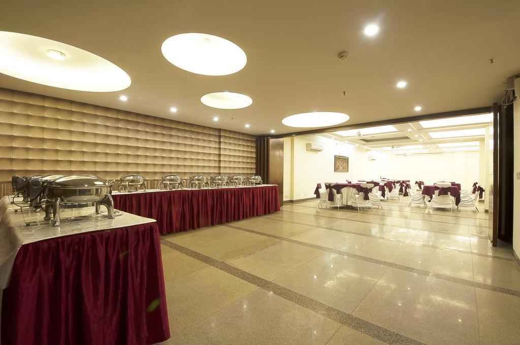 Alpina Hotels & Suites New Delhi Exteriör bild