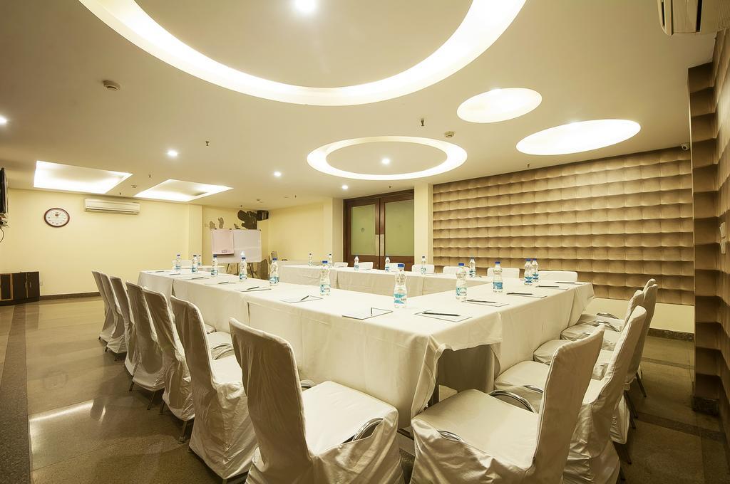 Alpina Hotels & Suites New Delhi Exteriör bild