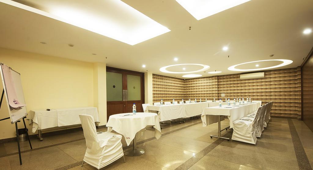 Alpina Hotels & Suites New Delhi Exteriör bild