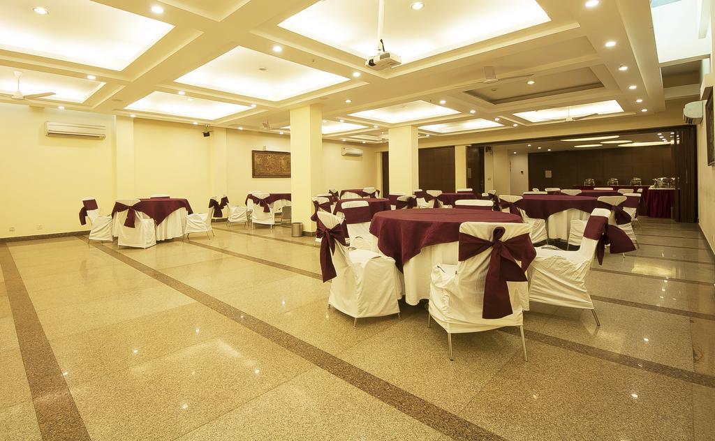 Alpina Hotels & Suites New Delhi Exteriör bild