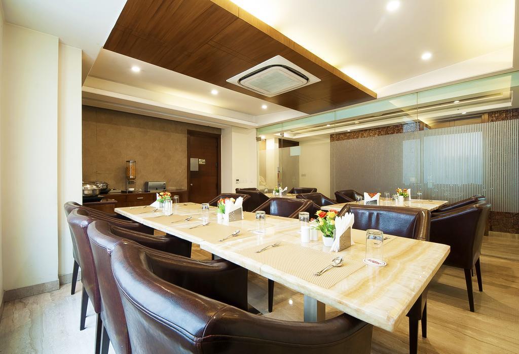 Alpina Hotels & Suites New Delhi Exteriör bild
