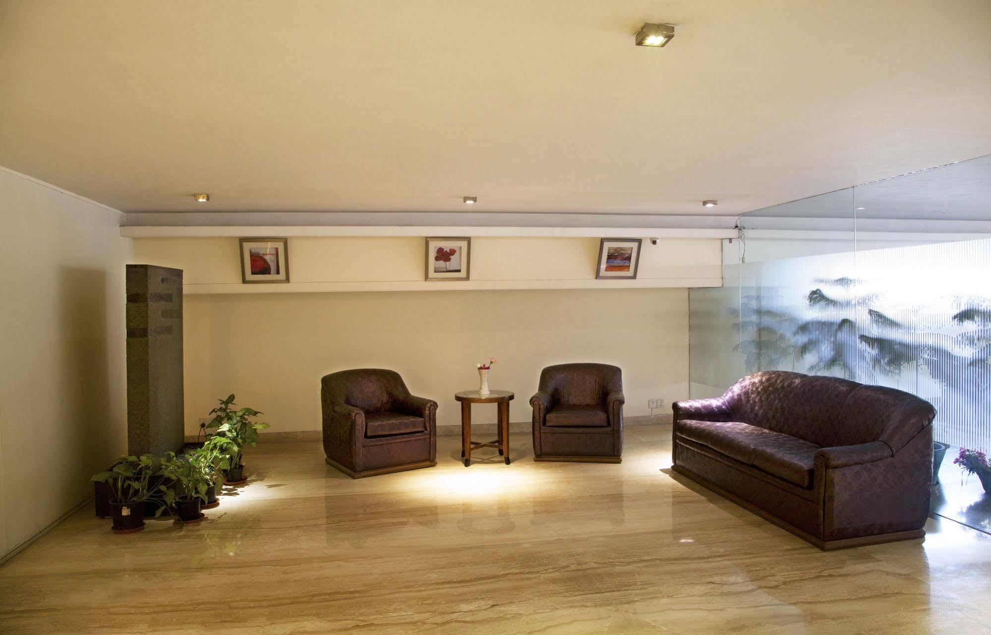 Alpina Hotels & Suites New Delhi Exteriör bild