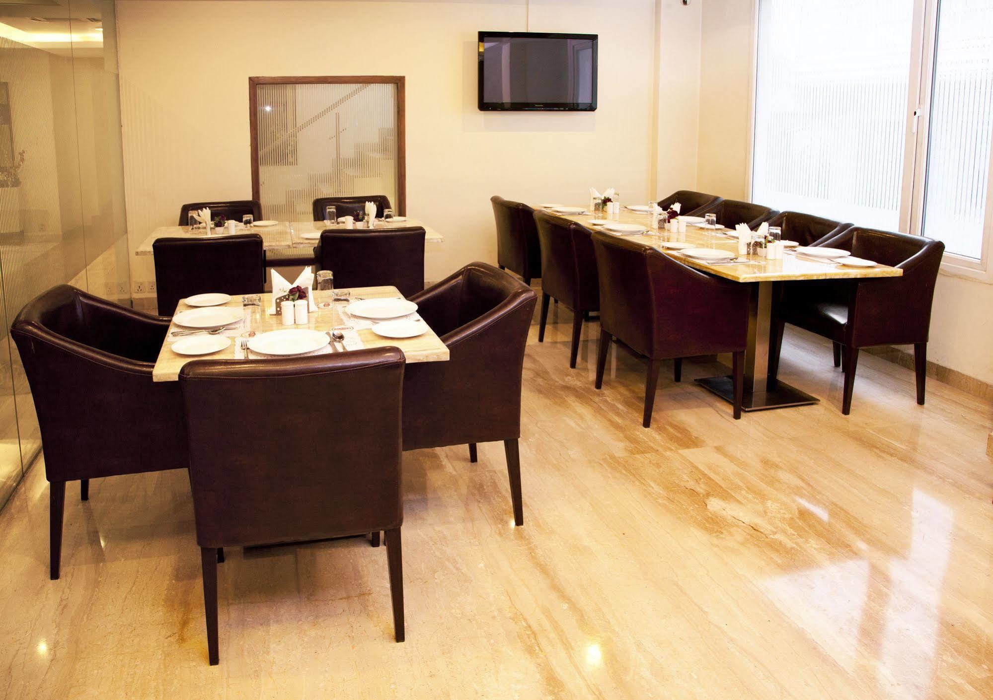 Alpina Hotels & Suites New Delhi Exteriör bild