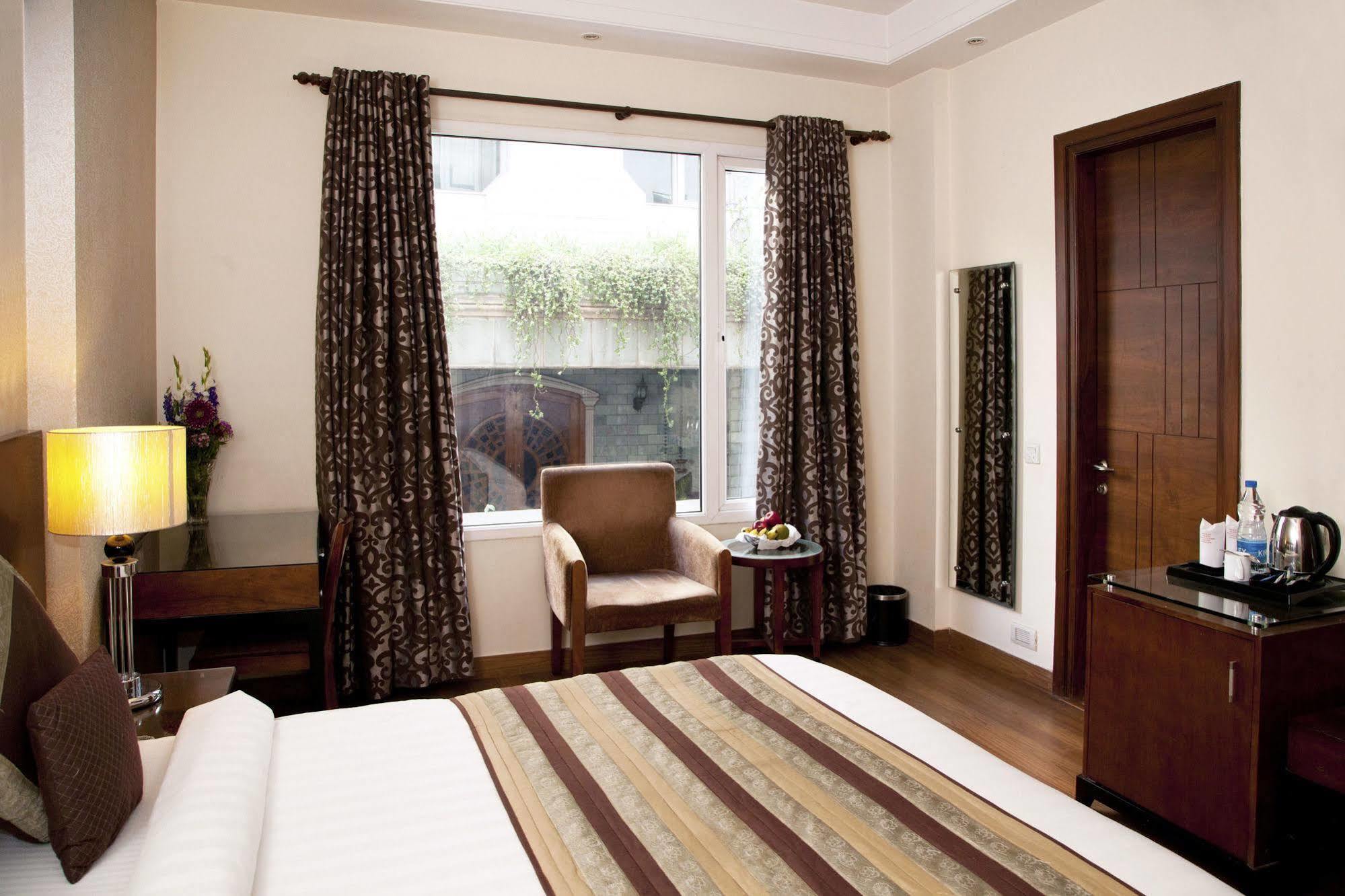 Alpina Hotels & Suites New Delhi Exteriör bild