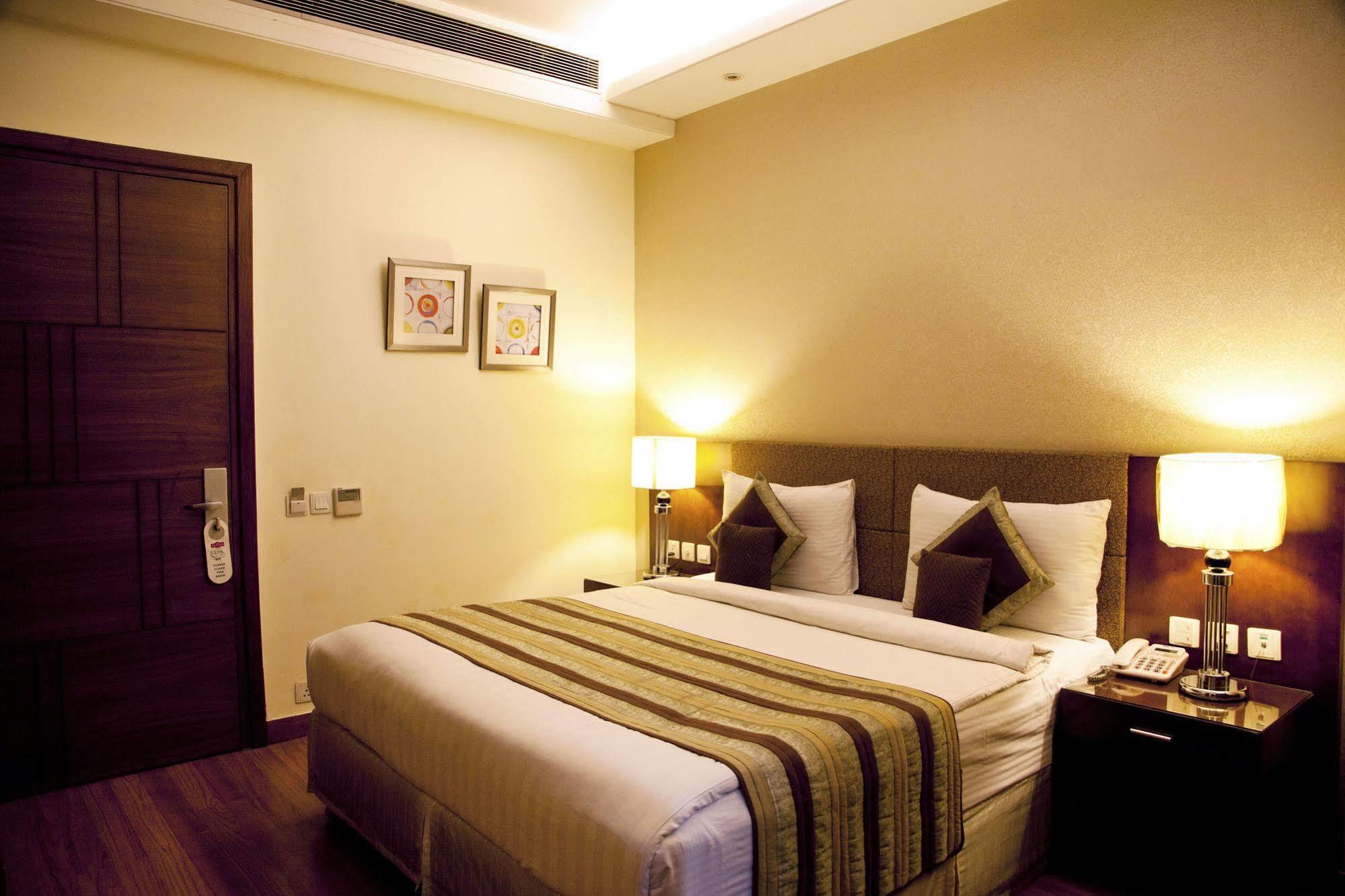 Alpina Hotels & Suites New Delhi Exteriör bild