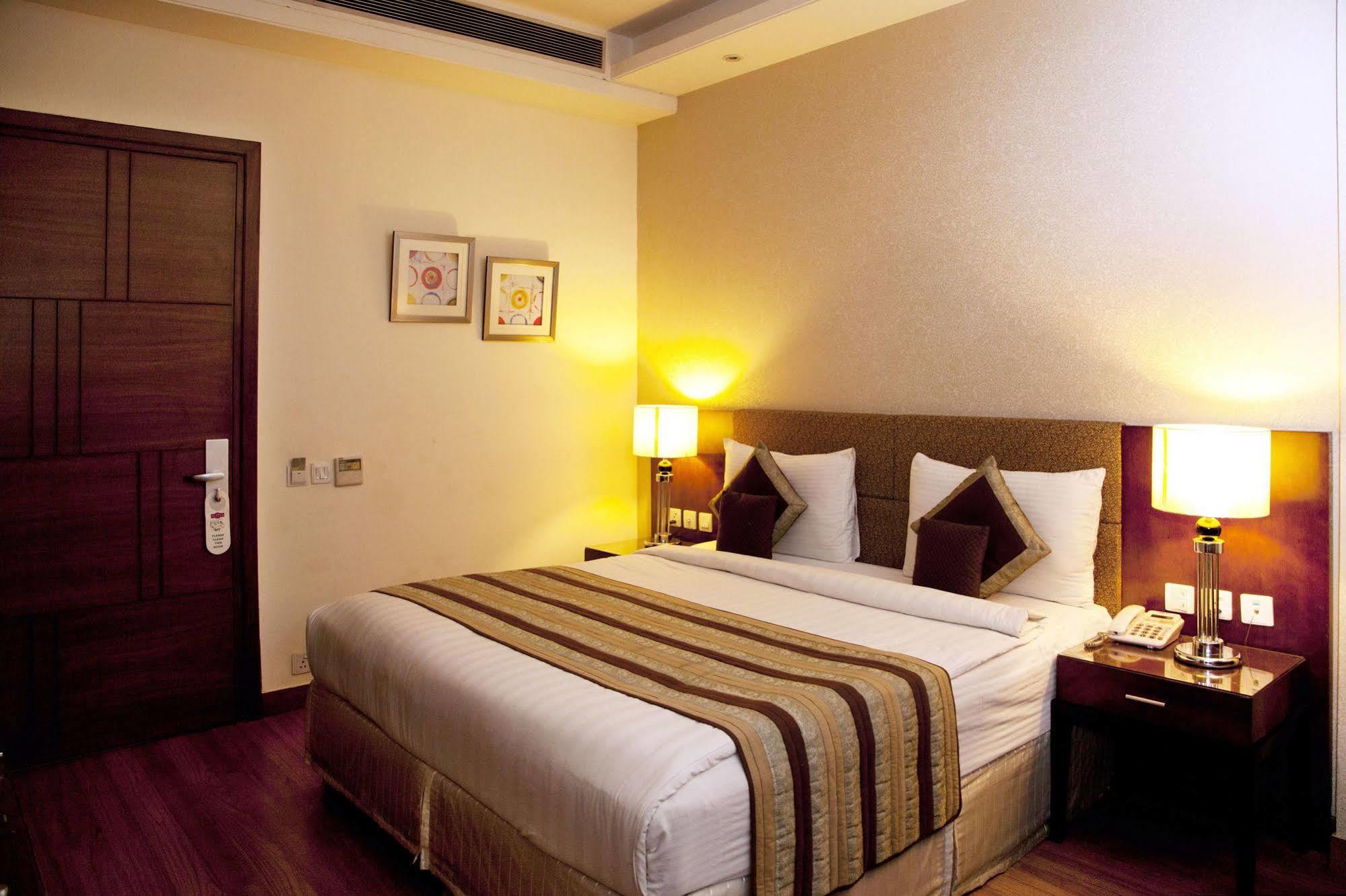 Alpina Hotels & Suites New Delhi Exteriör bild